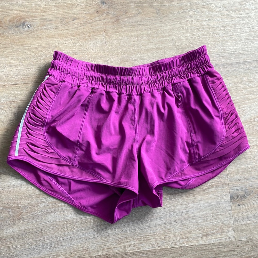 Lululemon Hotty Hot lined 2.5” shorts